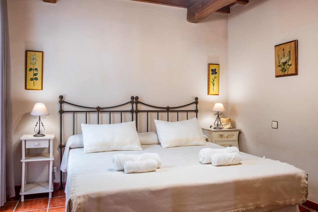 Dormitorio de matrimonio en Casa Rural Obdulia.