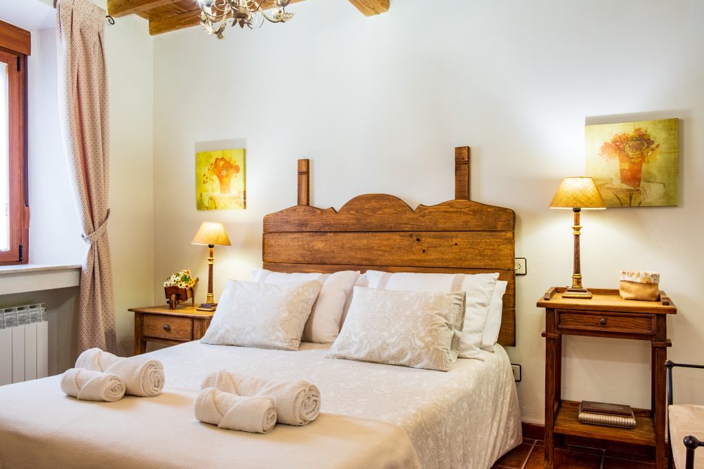 Dormitorio de matrimonio en Casa Rural Obdulia.