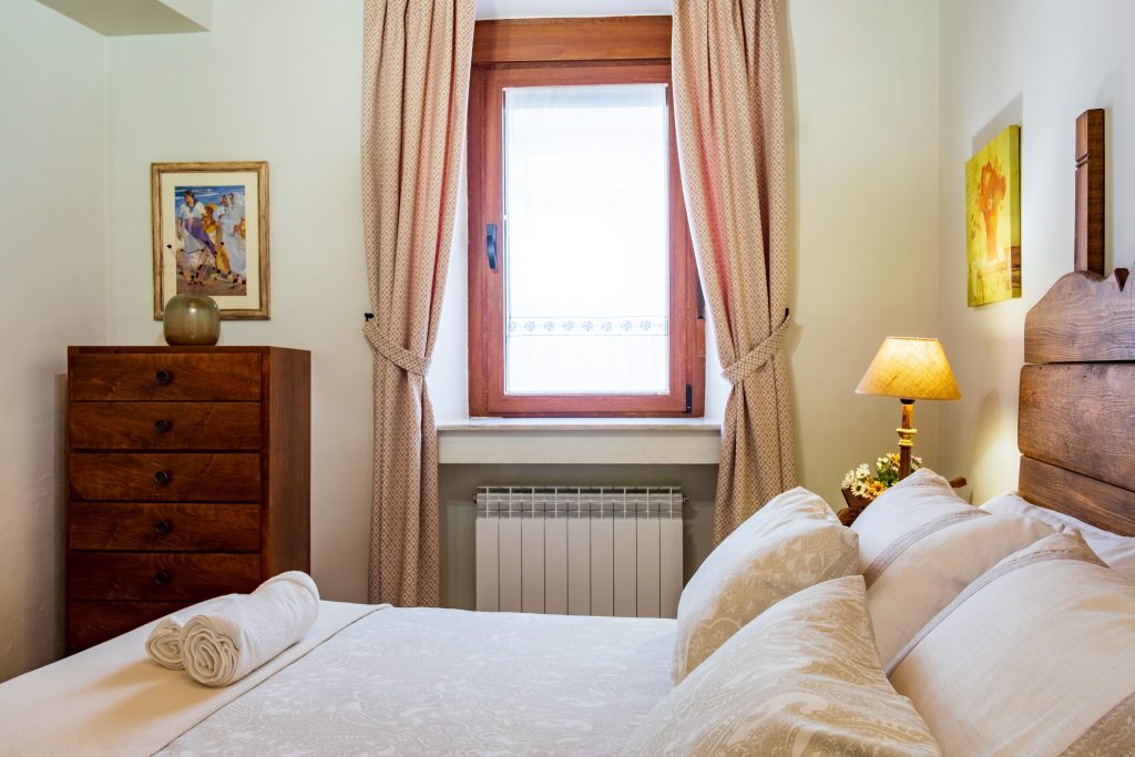 Dormitorio de matrimonio en Casa Rural Obdulia.