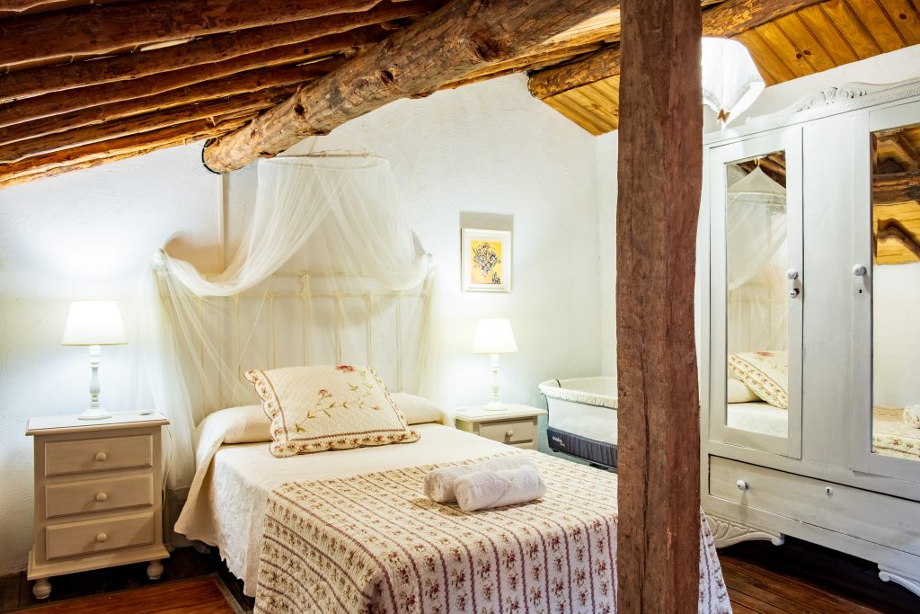 Dormitorio de matrimonio en Casa Rural Obdulia.