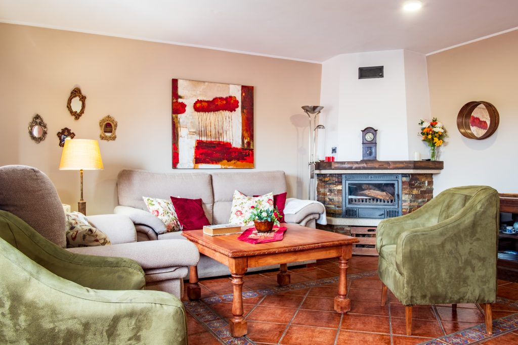 Salón buhardilla de Casa Rural Obdulia en Vilvestre.